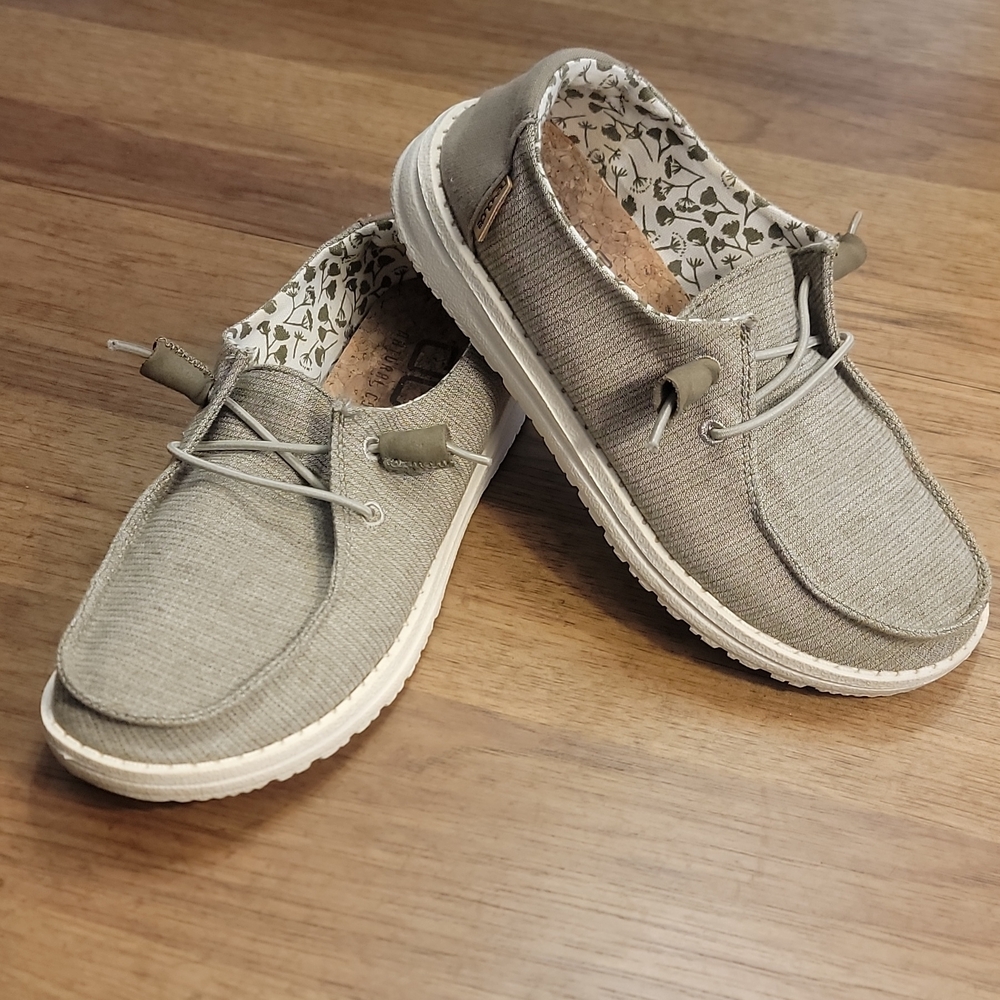 Hey Dude Women's Loafers in Light Gray